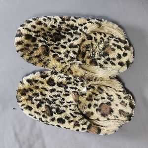 Leopard print slippers - new